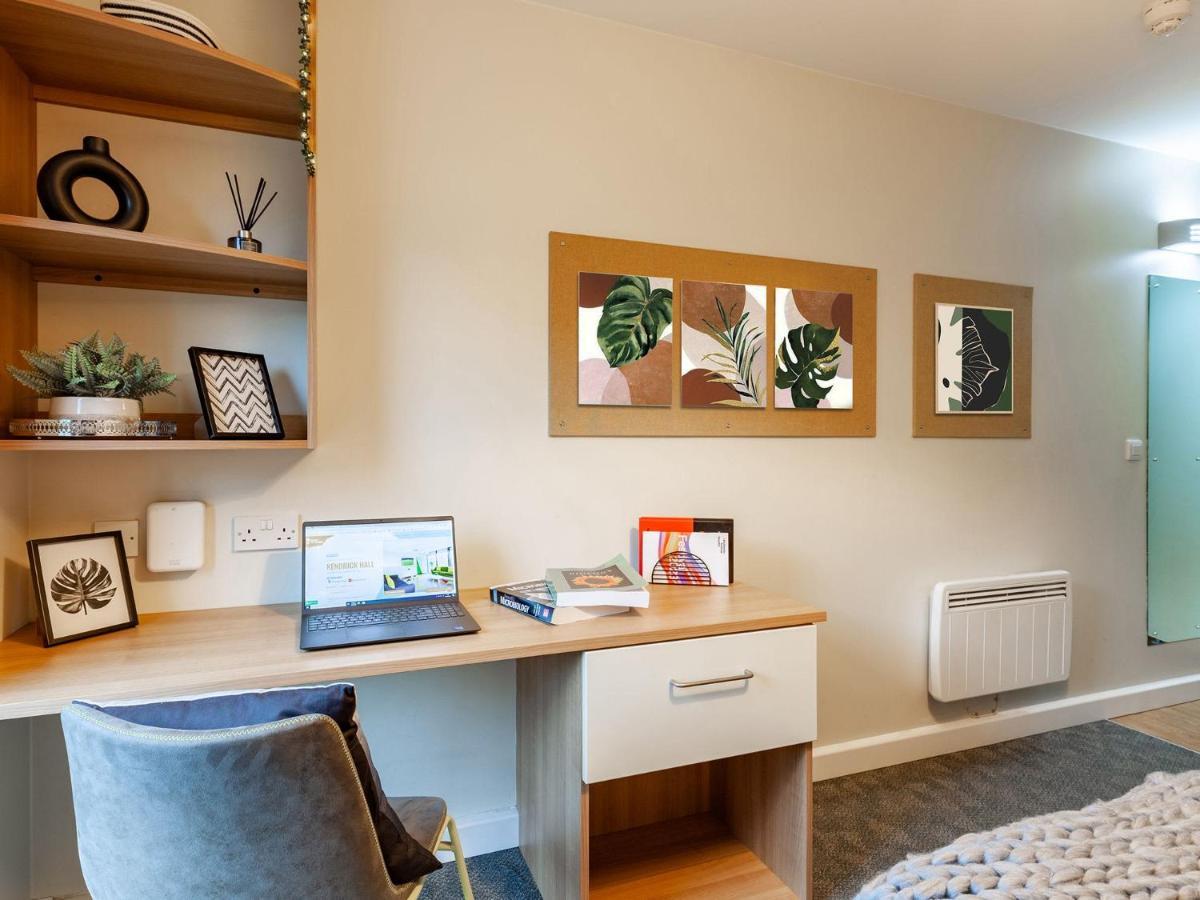 Kendrick Hall In For Students Only Apartment Reading